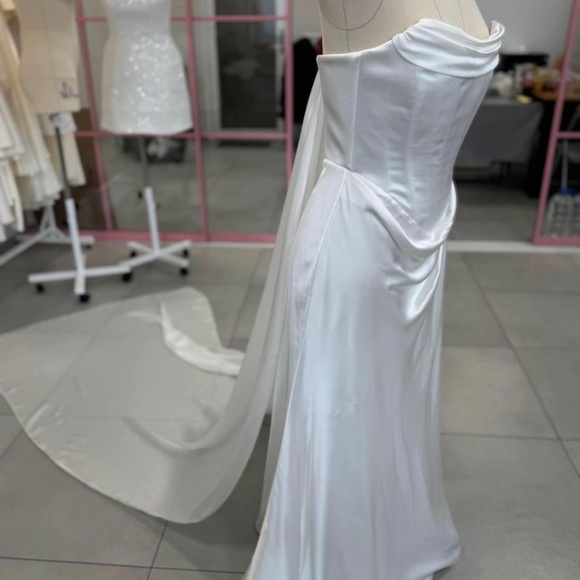Custom corseted wedding dress - Picture 5 of 5